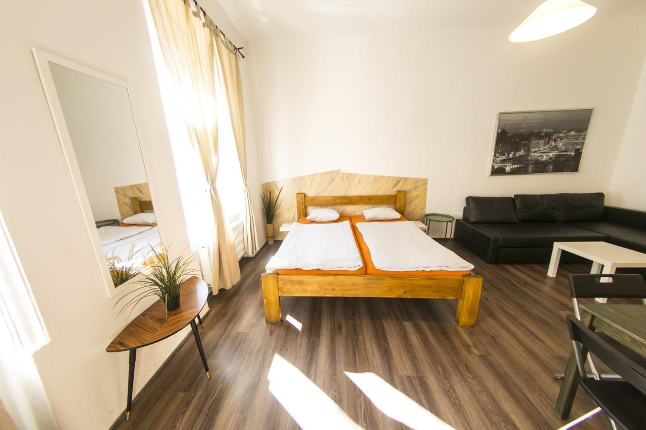 Freedom Rooms & Apartments Praga Exterior foto