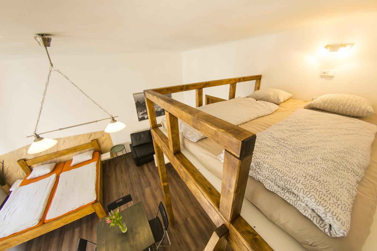 Freedom Rooms & Apartments Praga Exterior foto